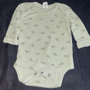 Kate Quinn long sleeve ribbed onesie 3-6months